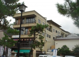 宮島「みやじま薬局」様外壁塗替え工事